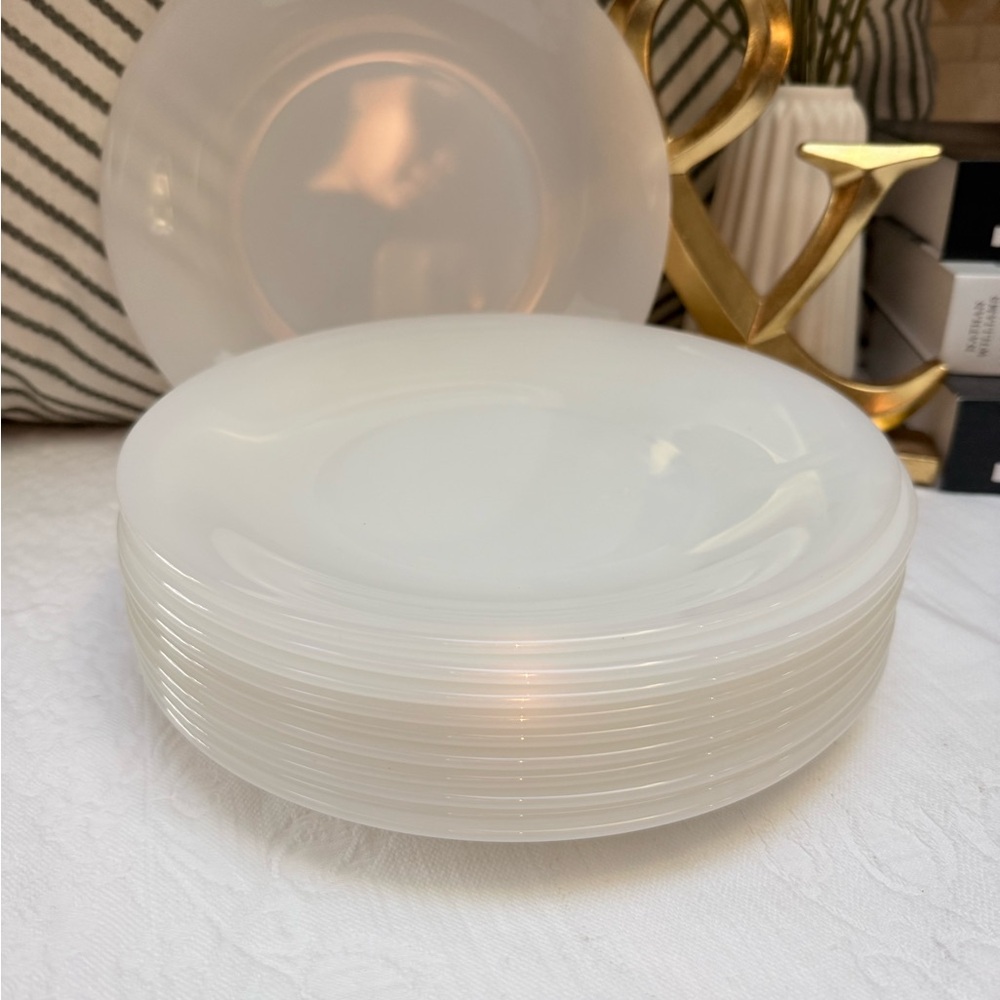 Arcopal France Vintage Milk Glass Dinner Plates, sets of 11 - Picture 8 of 9